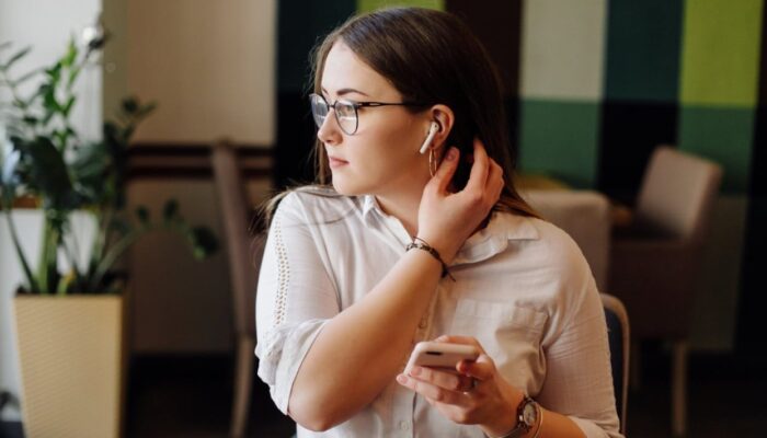Optimalkan Produktivitas dengan Memilih Earbuds Berteknologi AI yang Tepat