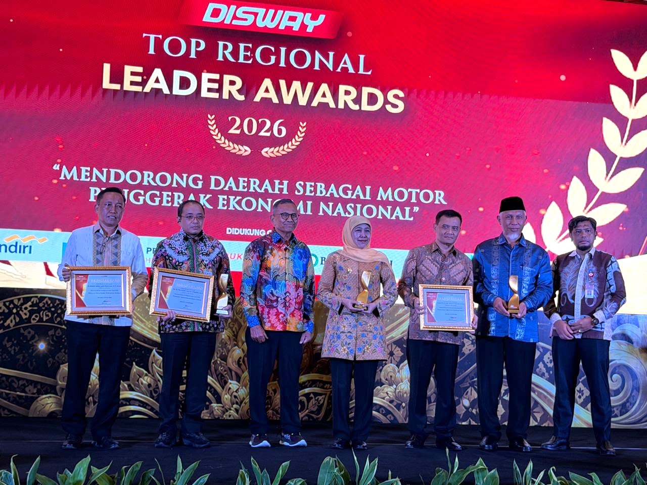 mahyeldi-raih-disway-top-regional-leader-awards-2026-kategori-penggerak-ekonomi-umat
