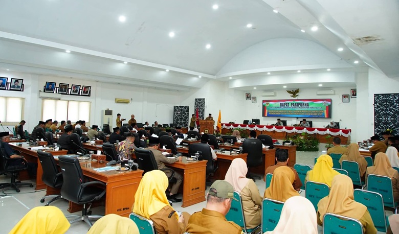 bupati-tanah-datar-sampaikan-lpj-apbd-setebal-50-halaman-pada-dprd