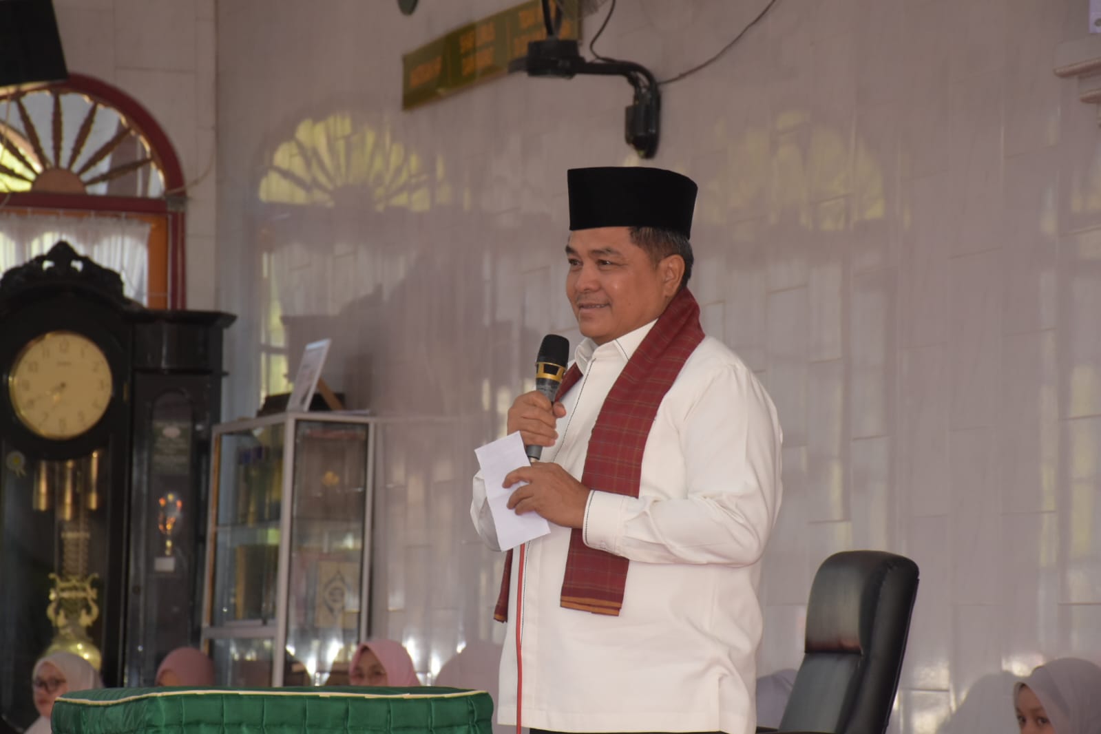 bupati-agam-hadiri-apel-dan-tabligh-akbar-sambut-tahun-baru-islam-1448-h,-dorong-masjid-jadi-pusat-pembinaan-generasi-qurani