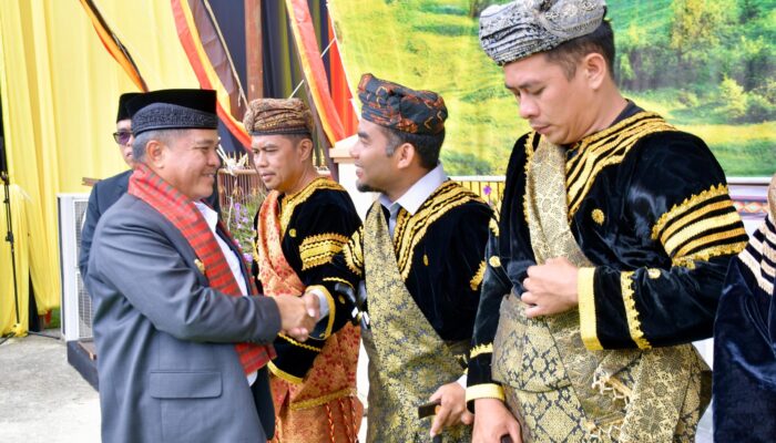 Bupati Agam Kukuhkan 43 Pangulu, Perkuat Peran Pemimpin Adat Nagari
