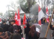meski-kumpulkan-aktivis,-gubernur-mahyeldi-tetap-didemo-mahasiswa-sumbar