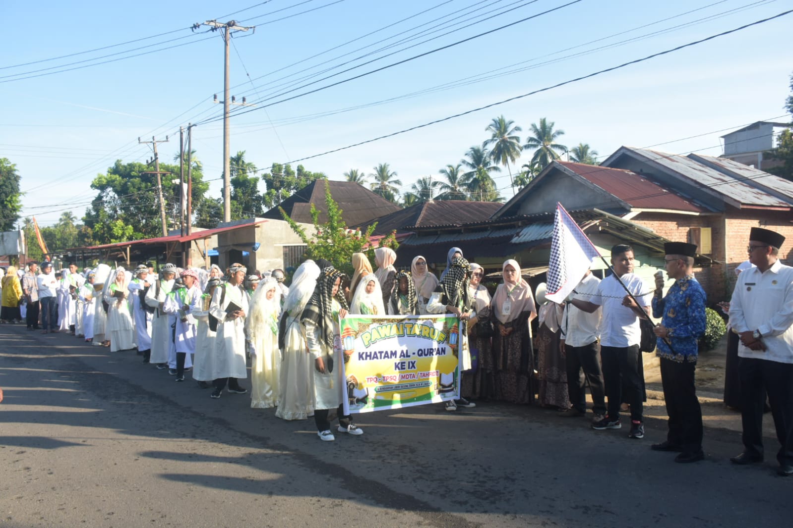 semarak-tahun-baru-islam-1448-h,-asisten-iii-agam-lepas-pawai-taaruf-khatam-al-qur’an-di-lubuk-basung