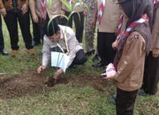 kemah-bhakti-man-1-padang-dibuka-wawako-maigus-nasir-,-yang-ditandai-dengan-menanam-pohon-penghijauan