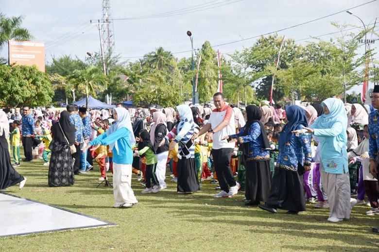 1.200-murid-tk-dan-paud-se-kota-pariaman-ikut-senam-massal