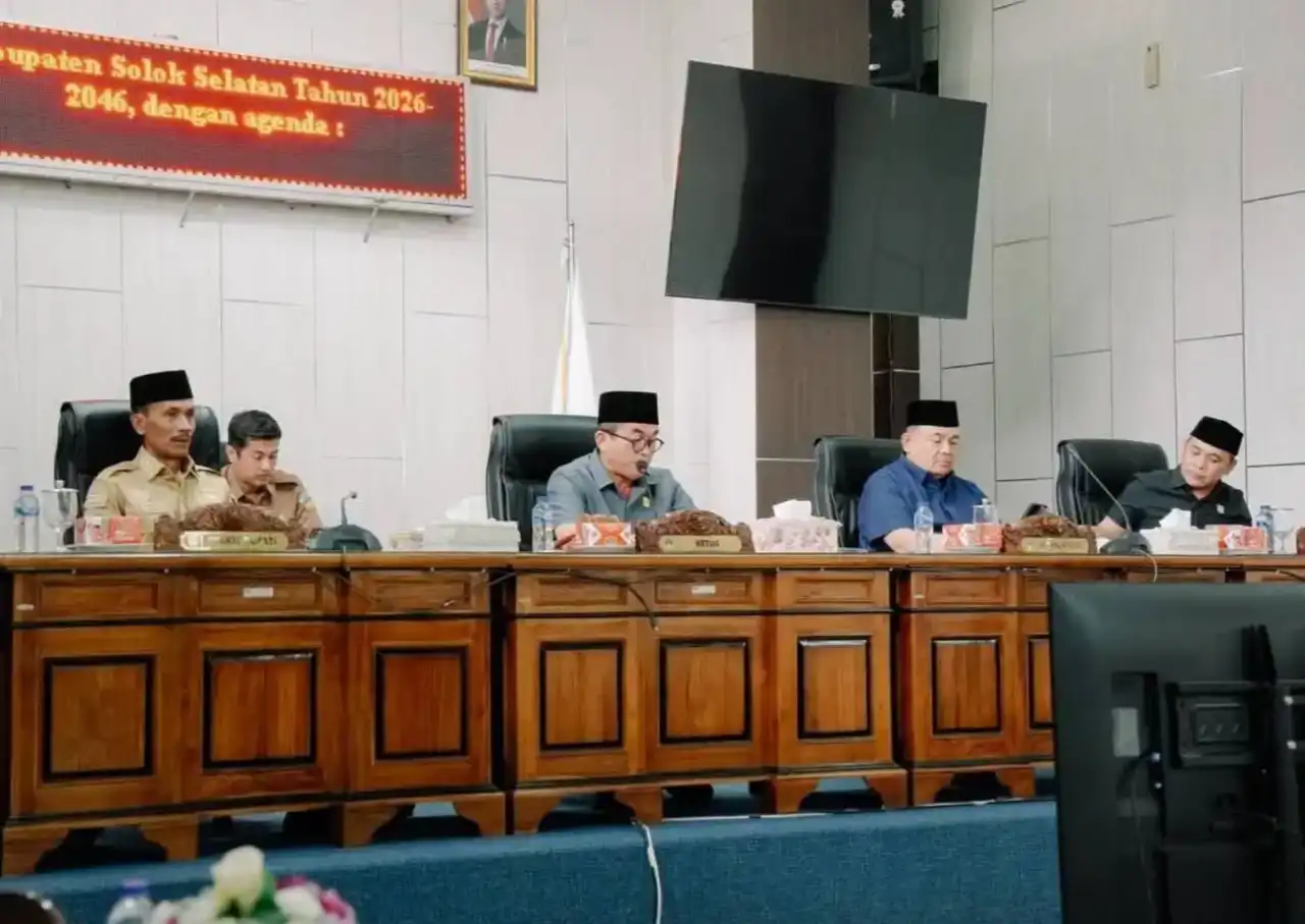 tingkatkan-pembangunan-daerah,-dprd-dan-pemkab-solsel-sahkan-rtrw