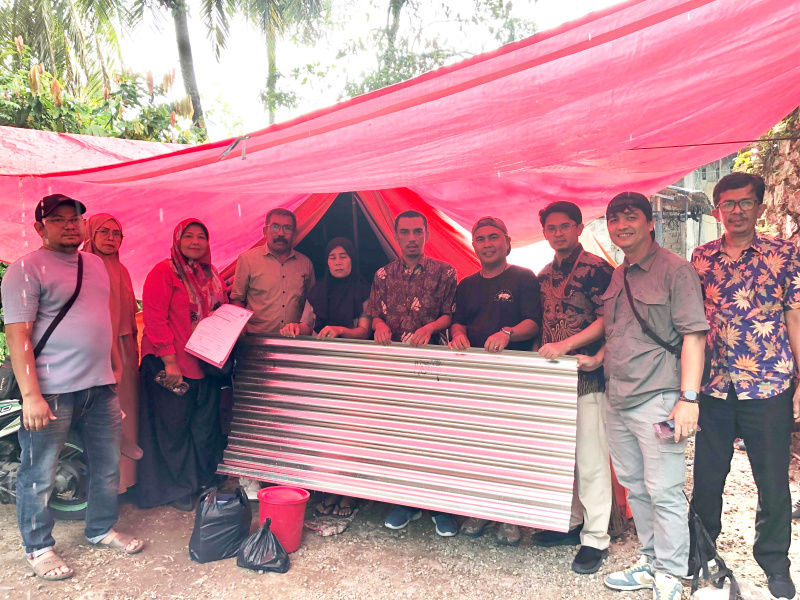 pt-semen-padang-salurkan-bantuan-untuk-korban-kebakaran-di-batu-gadang