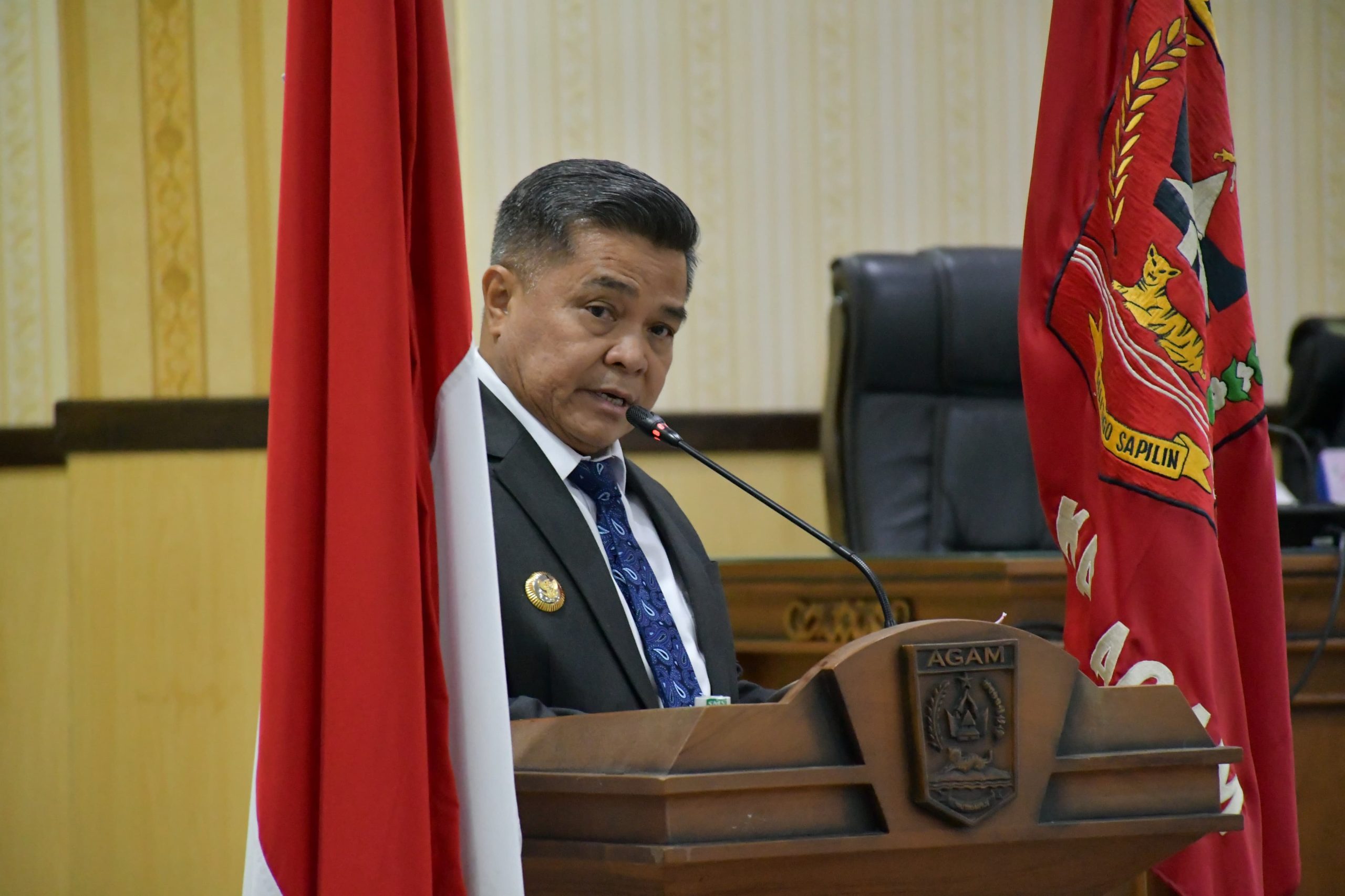 paripurna-dprd-agam,-bupati-benni-warlis-sampaikan-jawaban-atas-pandangan-akhir-fraksi