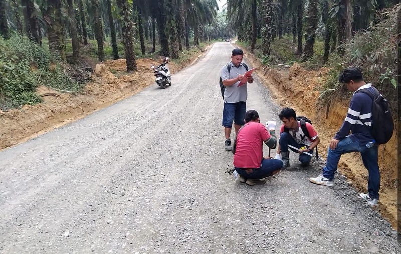 tingkatkan-infrastruktur-jalan-hotmix,-pemkab-dharmasraya-dan-pt-bina-pratama-sakato-jaya-jalin-kerjasama