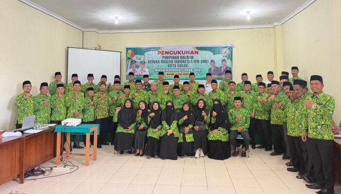 Ganefri Lantik Pengurus DMI Solok, Dorong Masjid Jadi Pusat Pembinaan Pemuda
