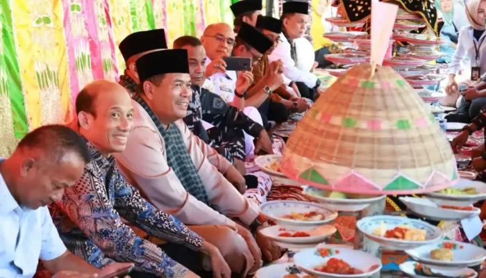 Pemko Pariaman Gelar Tradisi Makan Bajamba Rayakan Hari Jadi ke-24