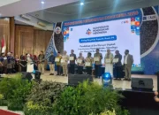 pemkab-pessel-terima-penghargaan-pendidikan-nasional