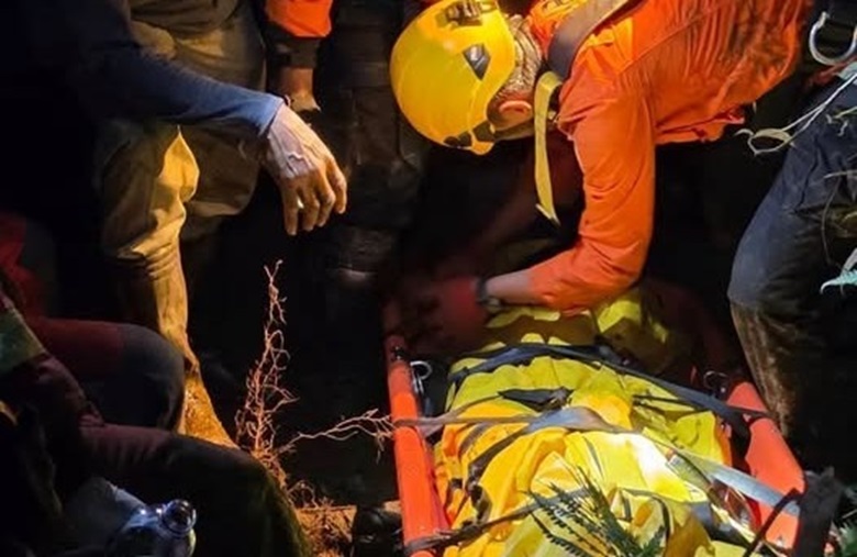 tim-sar-gabungan-berhasil-evakuasi-korban-kecelakaan-dari-jurang-di-sitinjau-lauik
