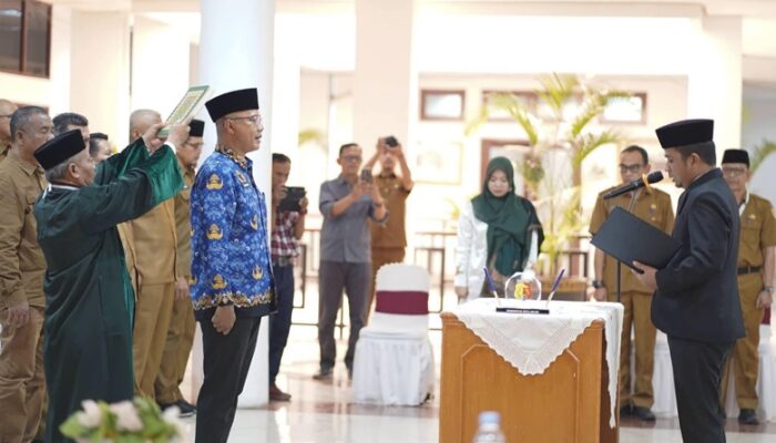 Wako Ramadhani Lantik Ricky Carnova Pimpin Disdagkop UKM Kota Solok
