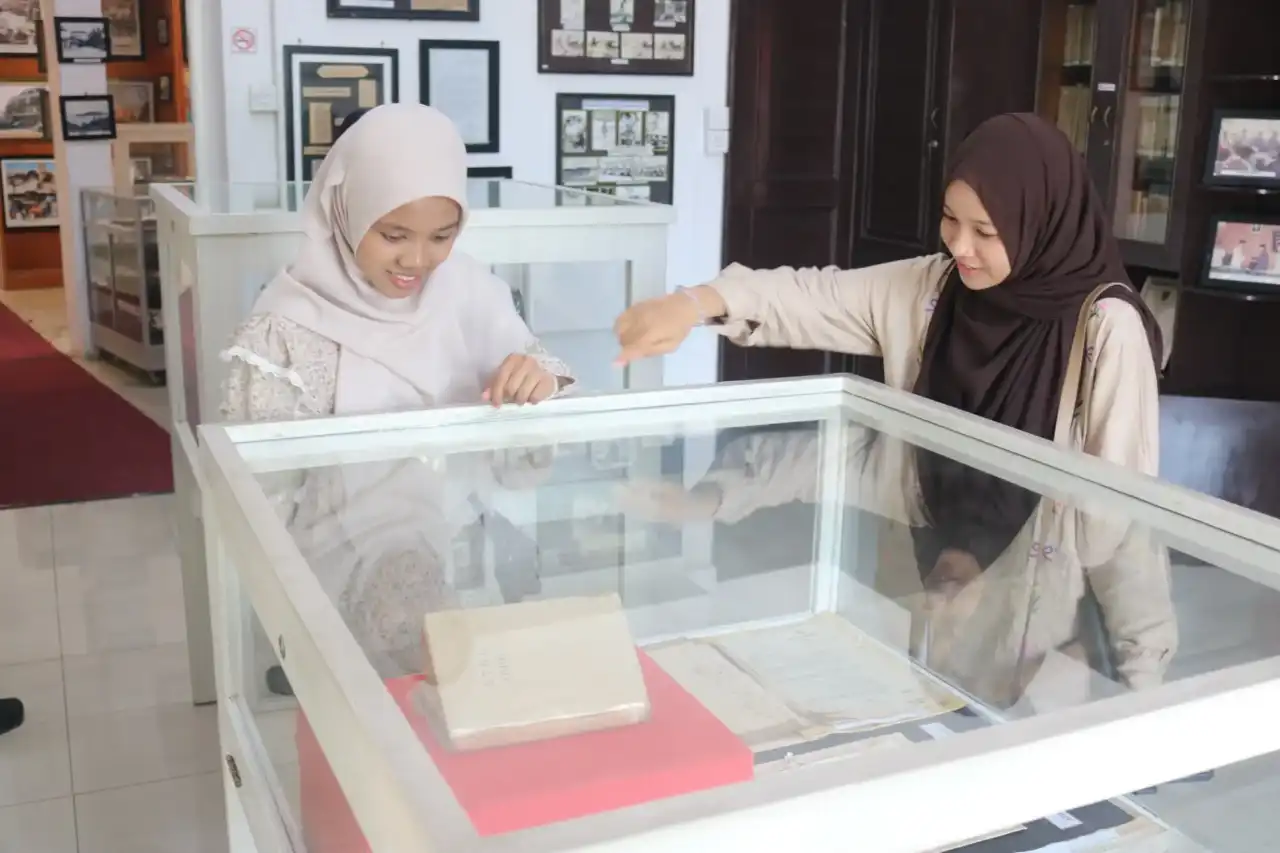 perkuat-literasi-sejarah,-dinas-perpustakaan-kembangkan-wisata-edukasi-kota-padang