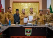 pemkab-tanah-datar-dan-solok-serahkan-sengketa-tapal-batas-ke-mendagri