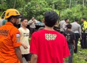 tim-sar-evakuasi-kernet-truk-yang-tewas-terjepit-di-padang-pariaman