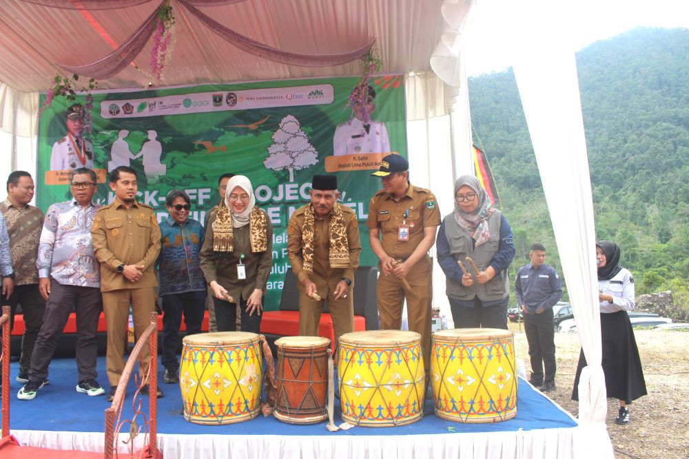 kementerian-kehutanan-luncurkan-bfm-di-sumbar,-perkuat-usaha-perhutanan-sosial