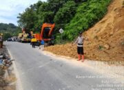 dpupr-padang-gerak-cepat-bersihkan-longsor-di-gunung-padang