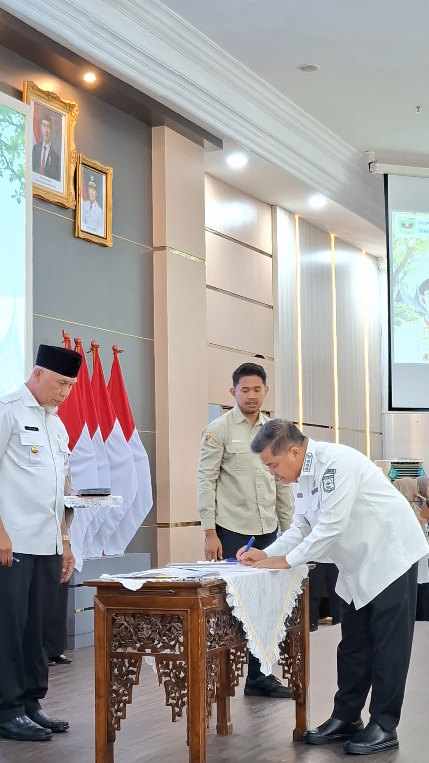 bupati-agam-tekan-kesepakatan-lp2b,-perkuat-komitmen-lindungi-lahan-pertanian-dan-ketahanan-pangan