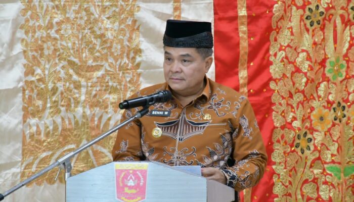 Bupati Agam Kukuhkan Pengurus LKAAM Matur untuk Perkuat Pelestarian Adat
