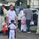 imbauan-gubernur-mahyedli-direspons-positif,-banyak-ayah-antar-anak-pada-hari-pertama-sekolah