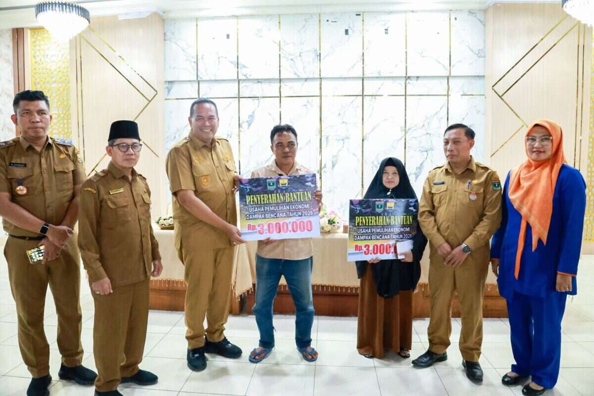pemko-pariaman-salurkan-bantuan-modal-usaha-bagi-57-korban-bencana-hidrometeorologi