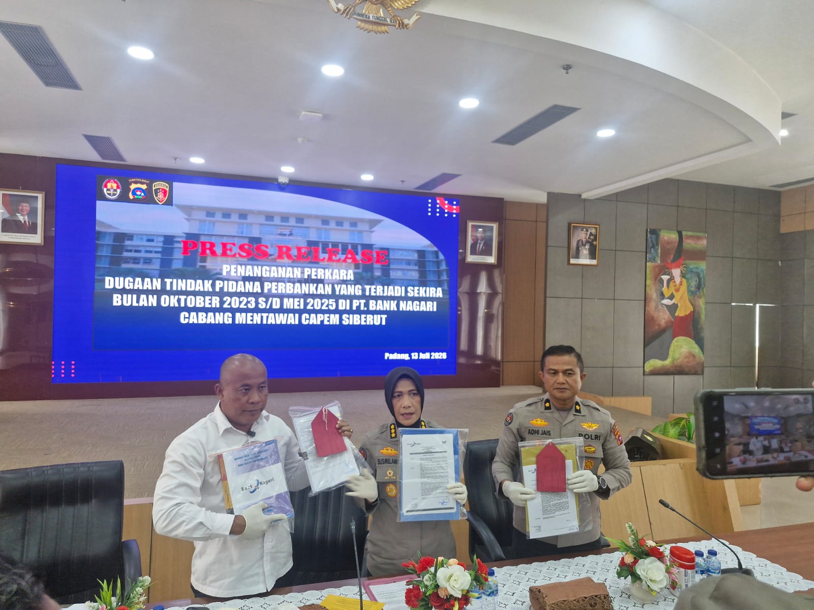 polda-sumbar-tetapkan-3-orang-tersangka-kredit-fiktif-bank-nagari-capem-siberut