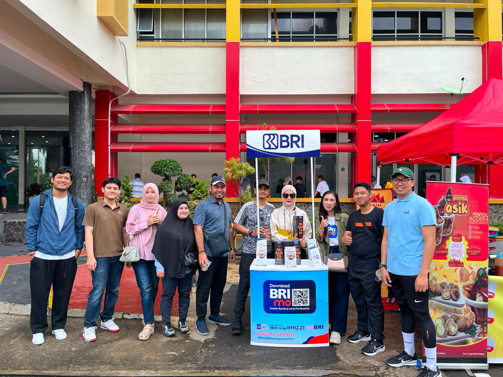 bri-region-3-padang-meriahkan-nobar-bola-gembira-di-kantor-gubernur-sumbar