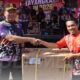 kapolres-pasaman-barat-akbp-agung-tribawanto-serahkan-doorprize-kepada-peserta-run-road-to-police-women-run-2026