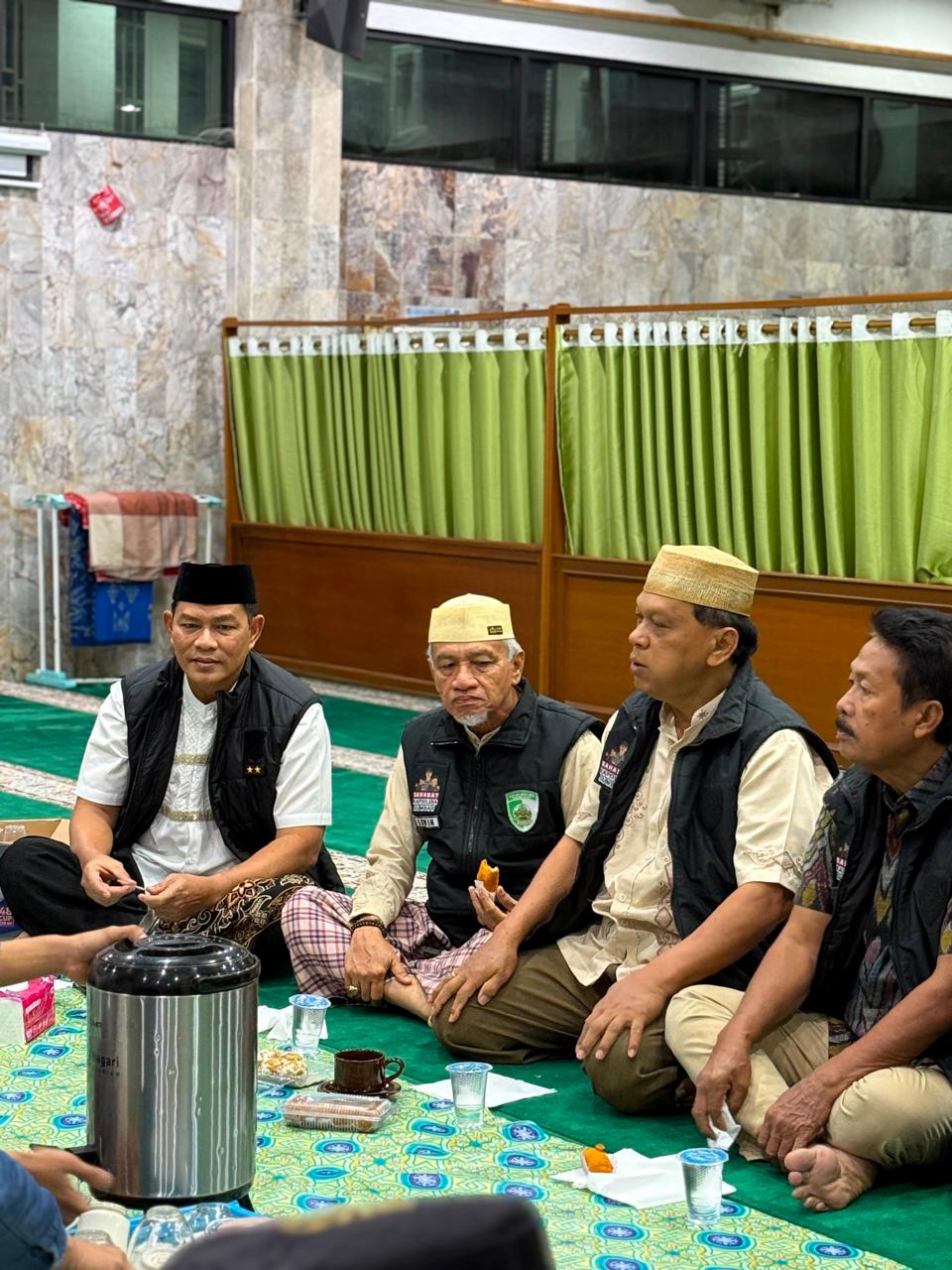 kapolda-sumbar-hadiri-gerakan-subuh-berjamaah-di-masjid-muhsinin,-pererat-silaturahmi-lewat-“ngopi-subuh”