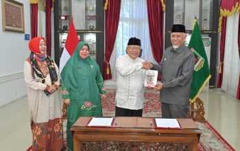 Pemprov Sumbar Serahkan Hibah Buku Tamil untuk Riset Budaya Minangkabau
