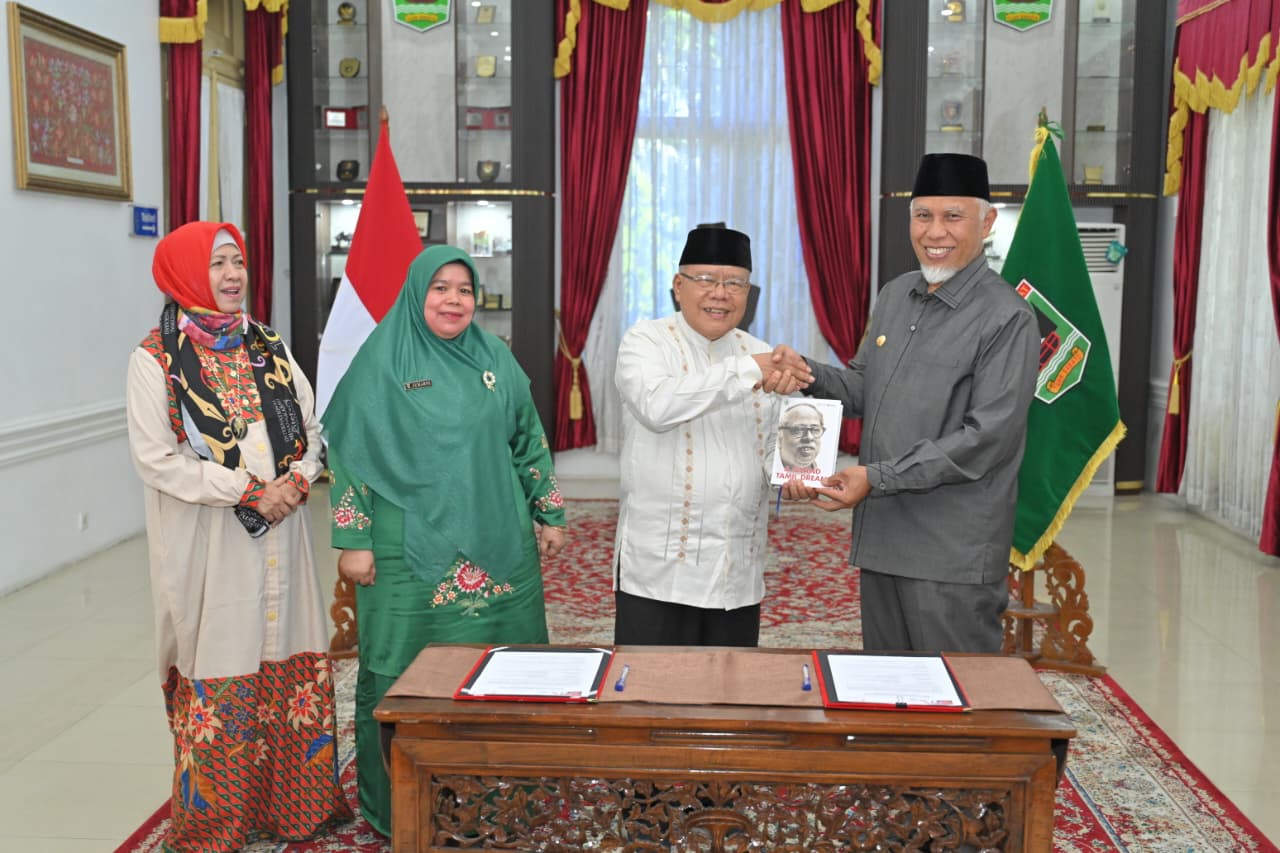 mahyeldi-ajak-kampus-jadikan-hibah-buku-sastra-tamil-media-penguat-riset-dan-pelestarian-warisan-minangkabau