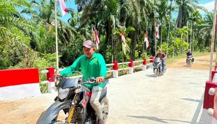 TNI dan Warga Bangun Jembatan, Akses Transportasi Aceh Utara Kini Singkat