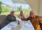 jabat-tangan-yang-mengakhiri-polemik,-dasco-pertemukan-hotman-paris-dan-ketua-umum-pwi