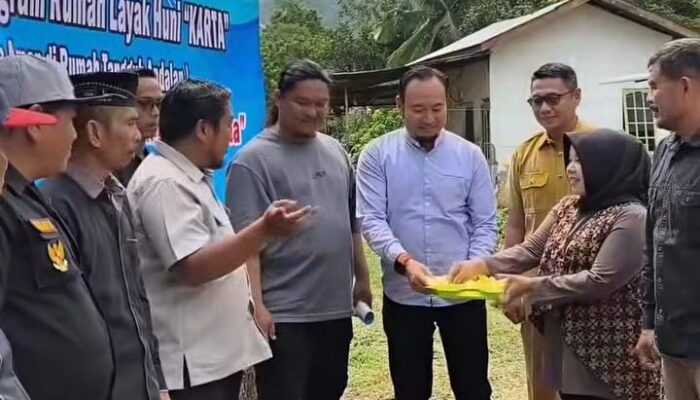 Rahmat Saleh Resmikan Hunian Tetap untuk Penyintas Banjir di Padang
