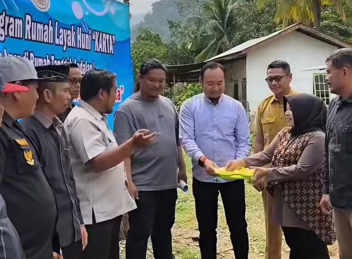 rahmat-saleh-resmikan-hunian-tetap-karta-untuk-korban-banjir-bandang-di-sumbar