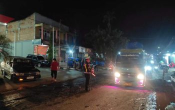Satlantas Polres Tanah Datar Urai Kemacetan di Depan SPBU Parak Juar