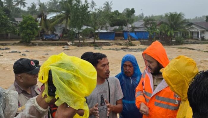 Hujan Deras Picu Banjir, Pemkot Padang Kerahkan Tim Evakuasi Warga