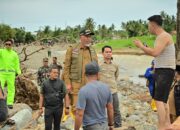 tinjau-lokasi-terdampak-banjir,-gubernur-mahyeldi-instruksikan-pengerahan-alat-berat