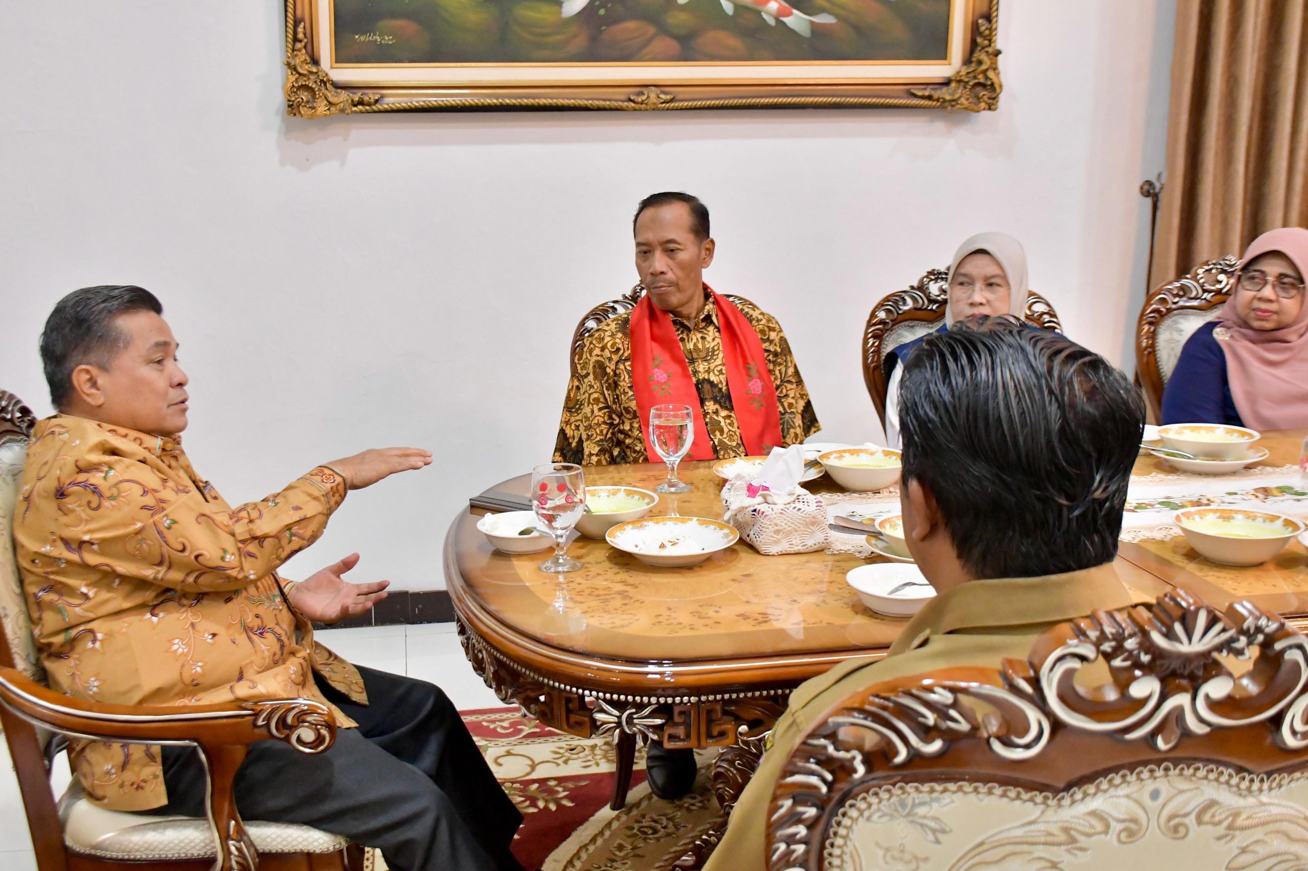 bupati-agam-jamu-sarapan-pagi-wamen-dikti-dan-rektor-fort-de-kock