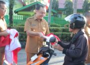 semarak-hut-ke-81-ri,-pemkab-agam-bagikan-bendera-merah-putih-untuk-masyarakat