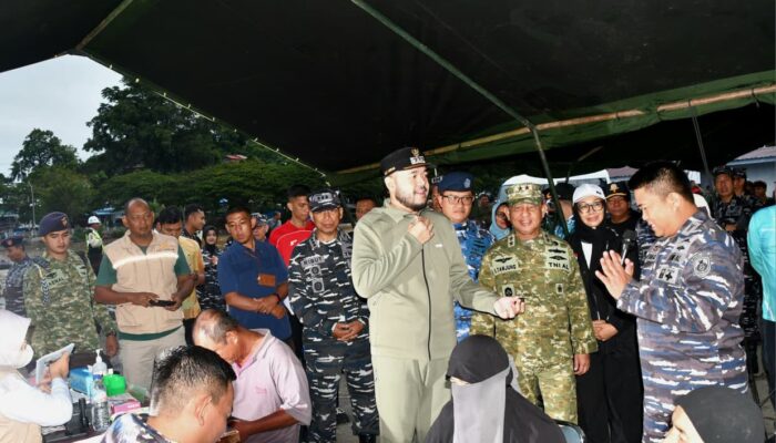 Pemkot Padang dan Kodaeral II Bersihkan Sungai Batang Arau Rayakan HUT Kota