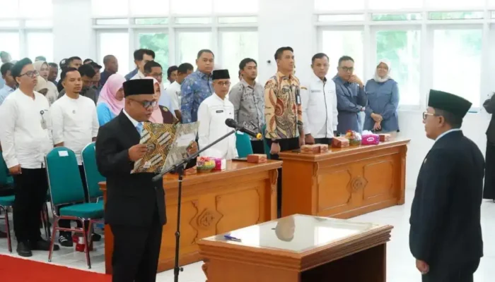 Bupati Tanah Datar Lantik Inoki Ulma Tiara Pimpin Perumda Tirta Alami