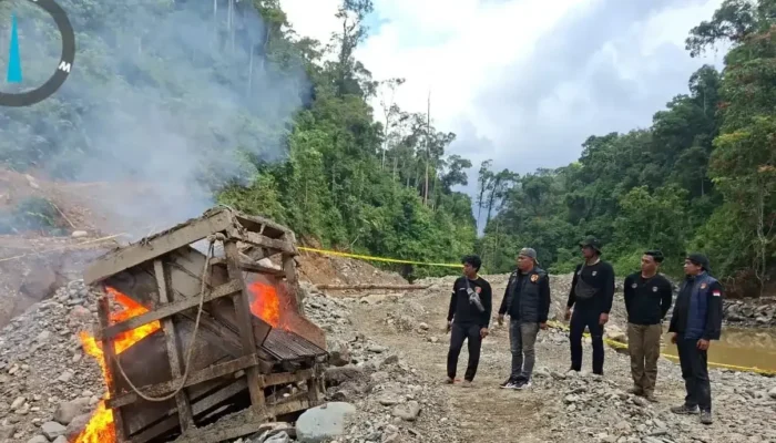 Tim Trisula Polres Solok Selatan Musnahkan Peralatan Tambang Emas Ilegal