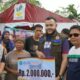 terdampak-banjir,-fadly-amran-salurkan-bantuan-rp2-juta-per-rumah