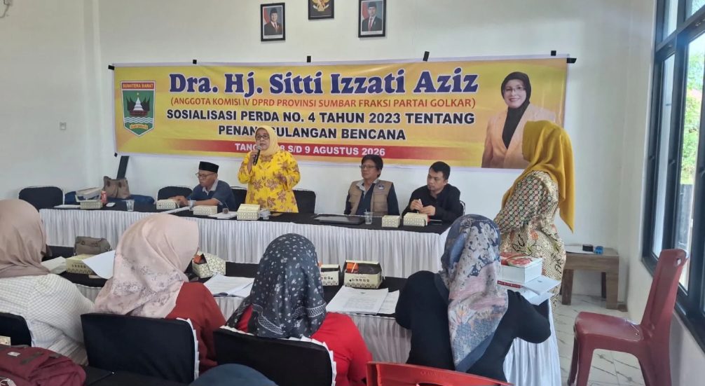 anggota-dprd-sumbar-sitti-izzati-aziz-gelar-sosper-tentang-penanggulangan-bencana-dengan-masyarakat-ketaping-batang-anai
