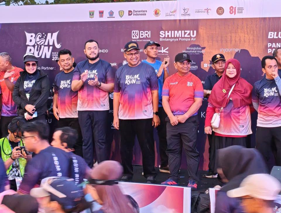 lepas-race-day-bom-run-2026,-sekda-sumbar-apresiasi-konsistensi-ikasmantri-dorong-sport-tourism
