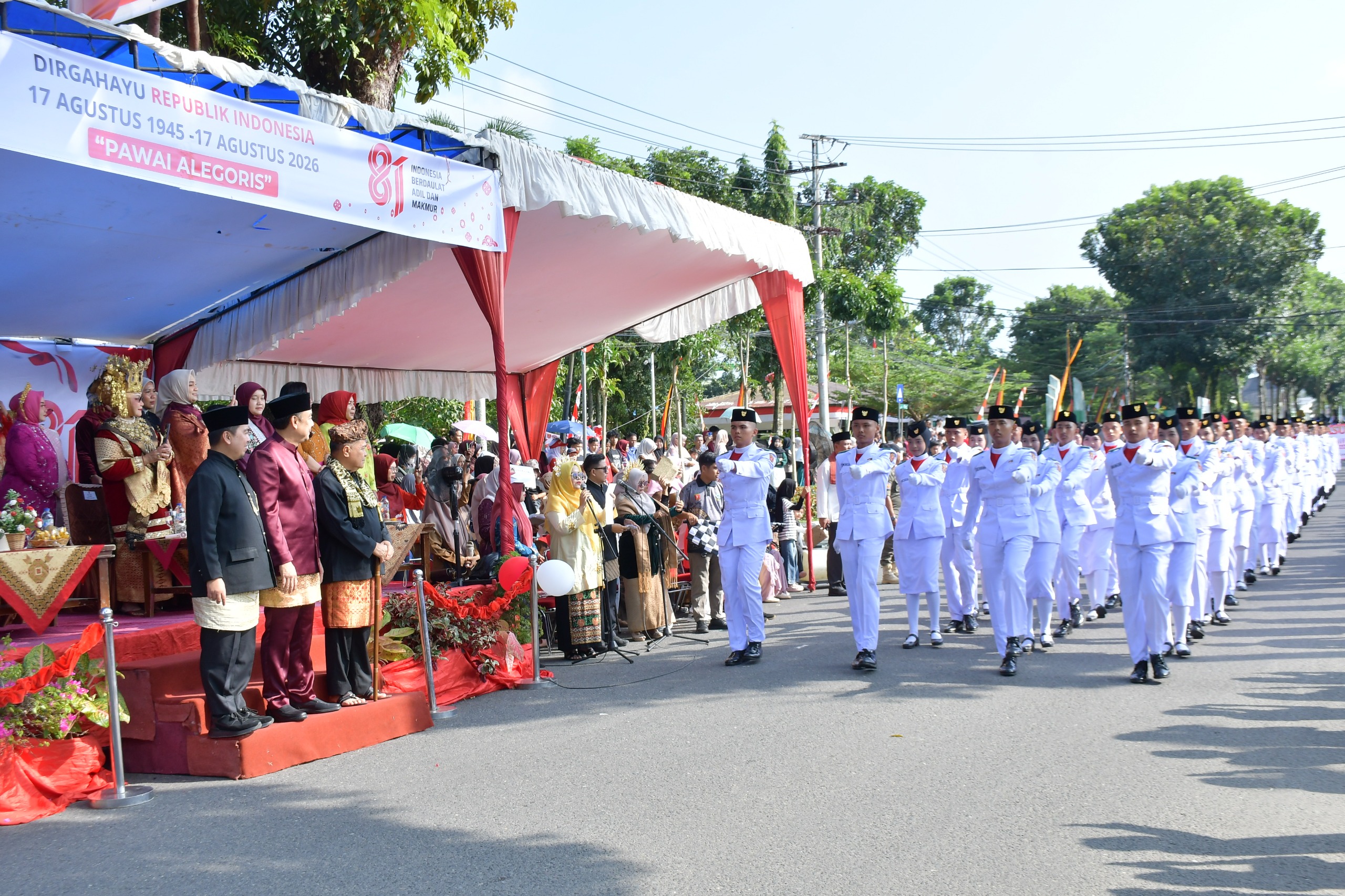 pawai-alegoris-semarak-hut-ri-ke-81-di-kabupaten-agam-meriah