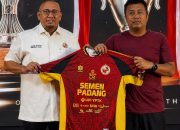 wagub-vasko-apresiasi-jersi-baru-semen-padang-fc,-sarat-identitas-minangkabau